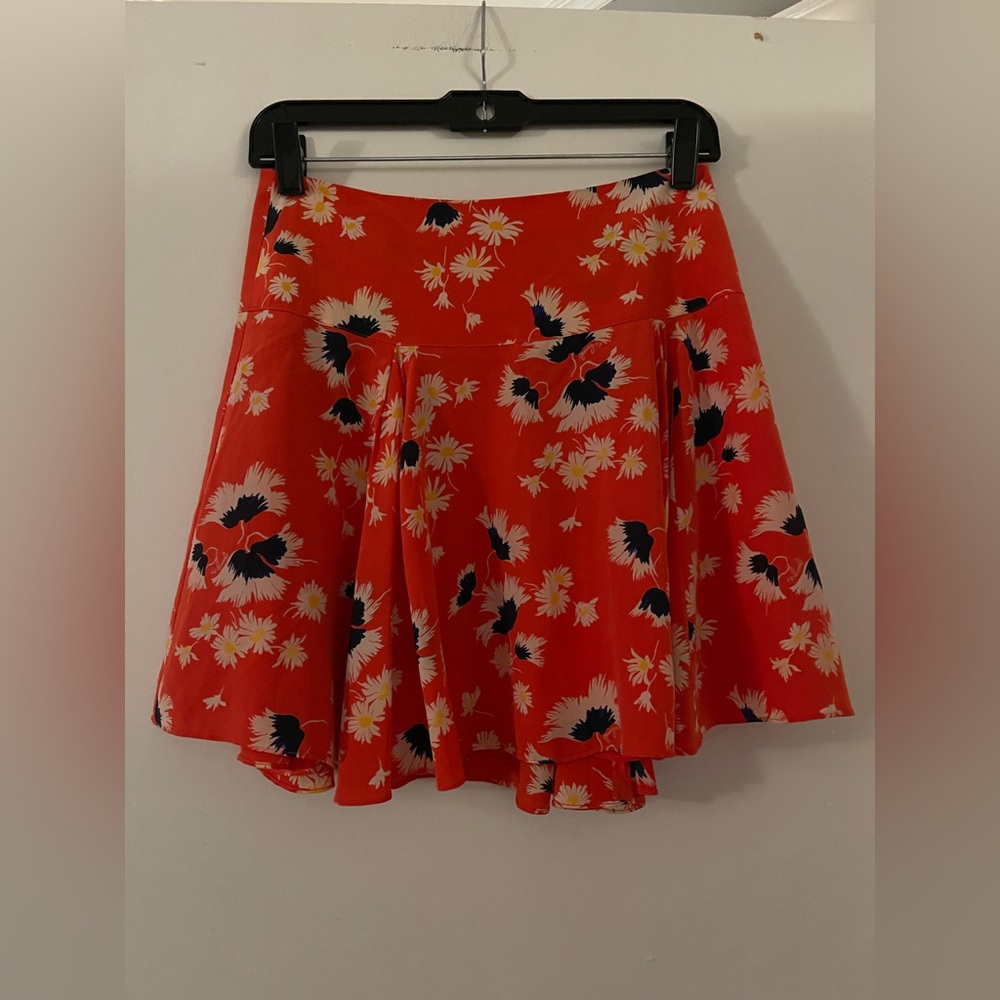 Juicy Couture Floral‎ Skirt 100% Silk Size 2